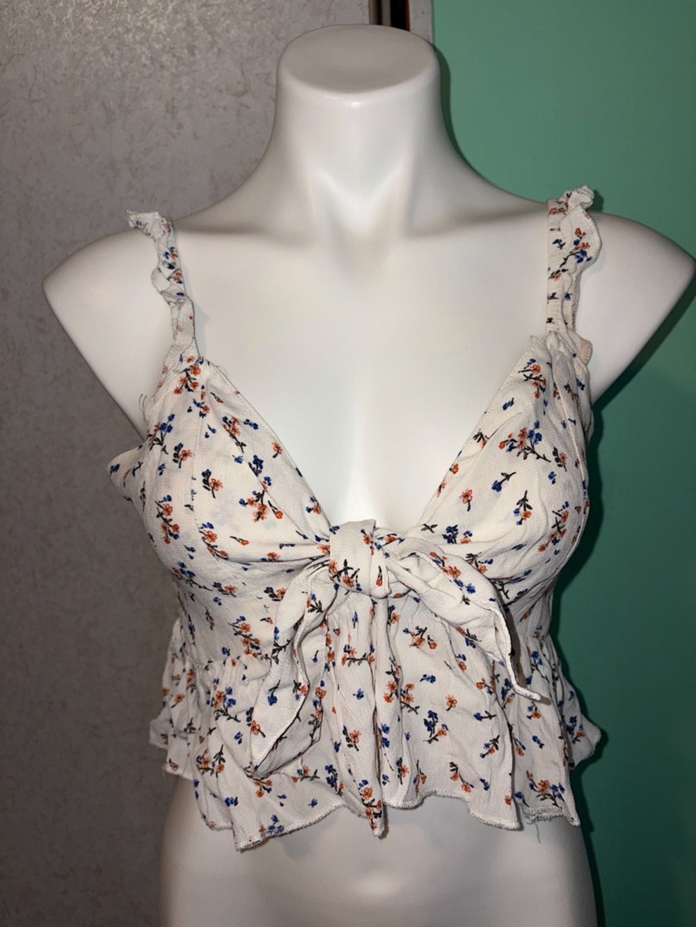 American Eagle White Floral Tie-Front Cropped Camisole